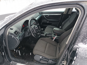 Audi A4 Avant 2.0TDI (4 foto / 6)
