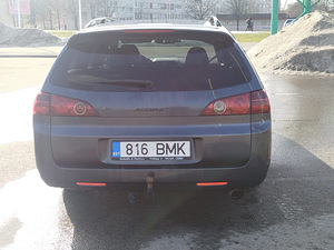 Honda Accord (4 foto / 10)