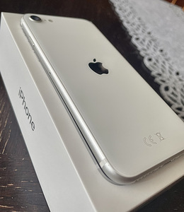 iPhone SE 2020, 64 ГБ (4 фото из 6)