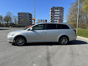 Toyota avensis (2 foto / 15)