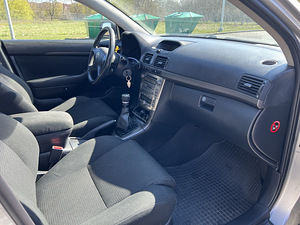 Toyota avensis (6 foto / 15)