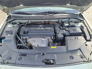 Toyota Avensis (8 foto / 12)
