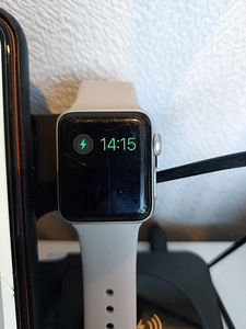 Apple Watch Series 3 (2 foto / 3)