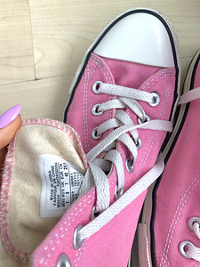 Розовые теннисные туфли Converse (5 фото из 5)