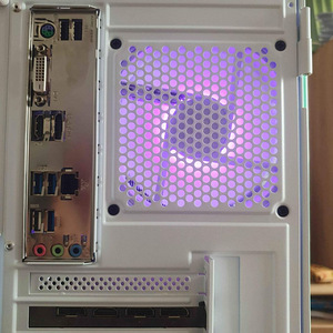 Valge Kunn • Ryzen 5 3600 • RX 5700 XT • 1TB • 16GB (4 foto / 4)