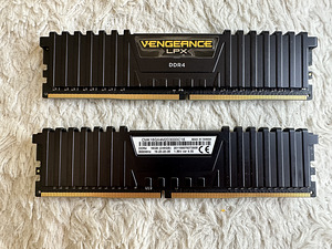 Corsair Vengeance DDR4 16GB 3000MHz CL16 (1 foto / 2)