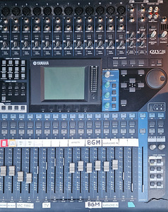 Yamaha DIGITAL MIXING CONSOLE YAMAHA 01V96VCM DIGI (1 foto / 5)