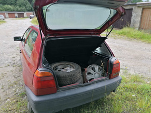 Volkswagen Golf 1.8 66kW (5 foto / 7)