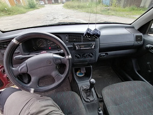 Volkswagen Golf 1.8 66kW (7 foto / 7)