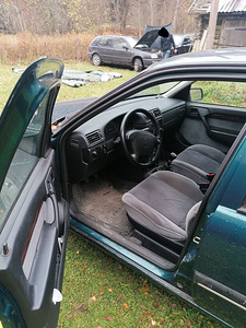 Opel vectra 2.0i 85kw (10 foto / 10)