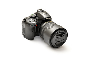 DSLR NIKON D5300 Kit + lense Nikkor 18-105 VR 3.5-5.6 (1 foto / 7)