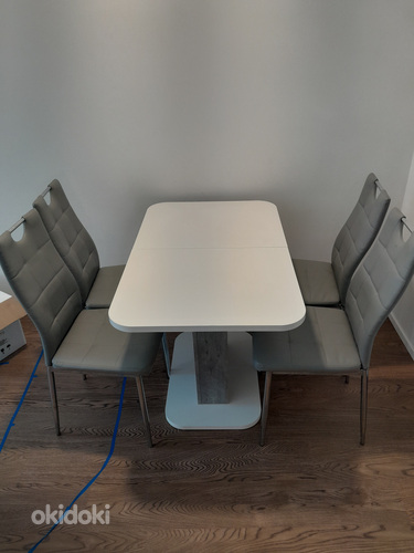 Продам обеденный стол и стулья (фото #1)