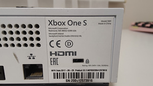 Xbox one s + механическая клавиатура + две мыши и две игры (3 фото из 6)
