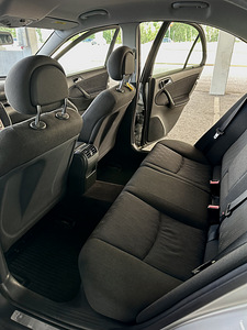 Mercedes-Benz C 180 1.8 105kW (15 foto / 15)