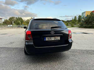 Toyota Avensis 2.2d (130kw) (8 foto / 12)