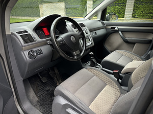 Volkswagen Cross Touran 1.9 TDI (77 kW) (9 foto / 13)
