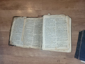 Продавать Библии старше 100 лет