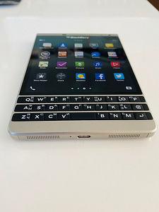 BlackBerry Silver Passport (2 foto / 6)