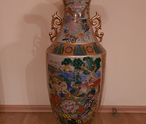 Красивая напольная ваза