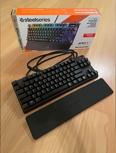 SteelSeries Apex 7 TKL (красный переключатель) (1 фото из 2)